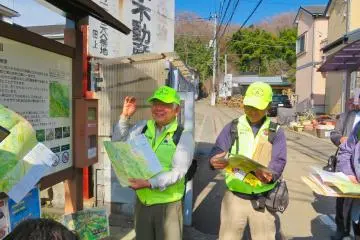 Takiyamajo Castle ruins tour's volunteer guides