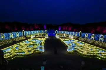 Pertunjukan Cahaya Istana
