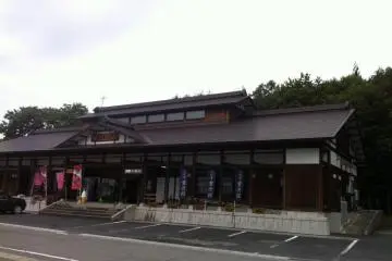 Souvenir shop "Magogoro Kobo" in front of Mamurogawa Spa