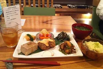 The justly famed lunch set