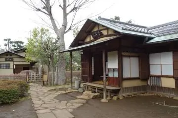 บ้านโบราณพร้อมสวนญี่ปุ่น
