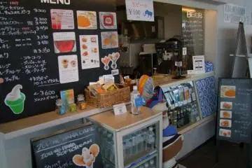 Refreshments are sold inside for only a few hundred yen each
