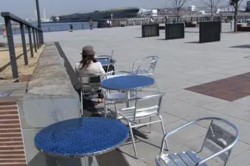 Tables next to the cafe are in the shade, but there are plenty of others closer to the water