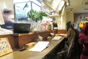 Counter seats for some kitchen action