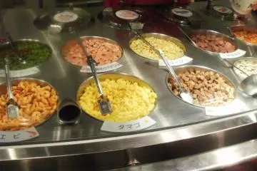 <p>Elige el sabor del caldo y los condimentos</p>
