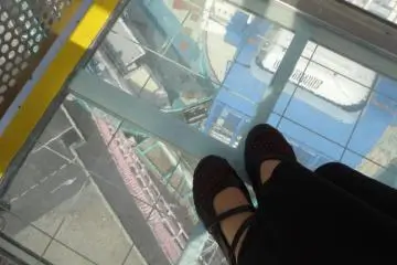 <p>Regardez en bas. Whoa!</p>