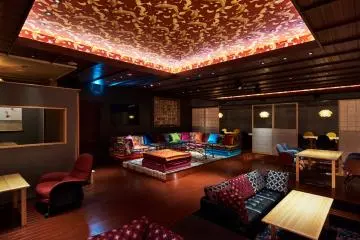 Suigian also offers sofas for guests to be more comfortable while dining