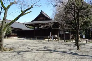 ศาลาโนะงะคุโดะ (Nohgakudo) ซึ่งเป็นเวทีสำหรับแสดงโนะกลางแจ้ง