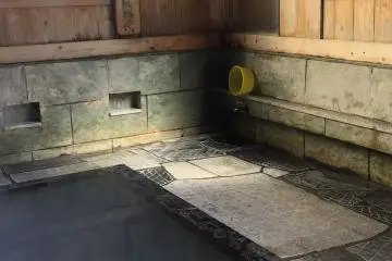 There are thirteen onsen in Nozawa village, all free. This is Mastuba Oyu. (Please don't tell too many people.)