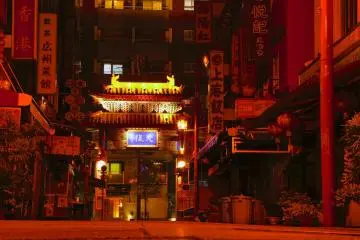 Another snap of night-time sodium lamps in the Motomachi neighborhood (Photo: Manish)