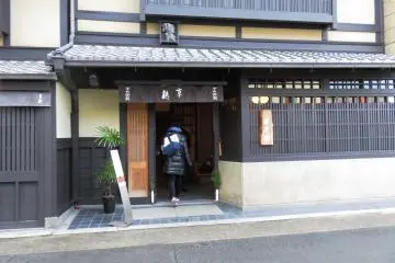 The museum and shop is open from 10am to 5pm (except Wed), making it a perfect time to immerse yourself in this treasure house of Japanese culinary culture