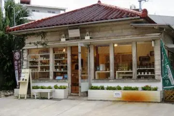 Okinawa Pottery Street