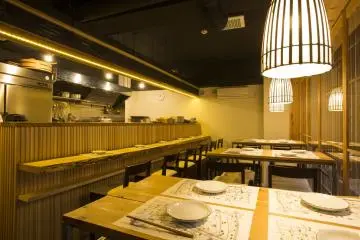 TOKITARAZU's interior with counter and bar-style seating