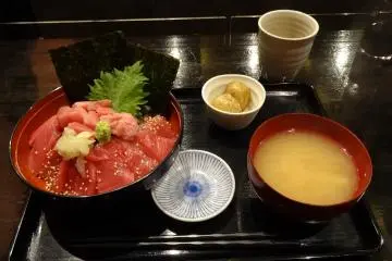 ซูชิดง ข้าวหน้าซูชิแสนอร่อย