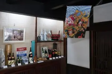 Display of products, with horse archery photo and a Japanese kite