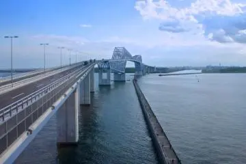 Tokyo Gate Bridge walkway (Photo: Manish)