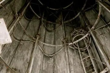 The ceiling structure inside shows the concentration of work that was done. (Photo: <a href="http://www.gethiroshima.com/" target="_blank" rel="noreferrer noopener nofollow">gethiroshima</a>)
