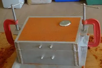 The liquid hot metal gets cold and solid soon.