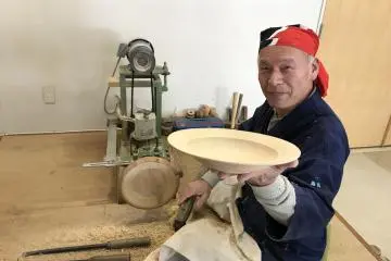 Here is your wooden plate, ready to take home
