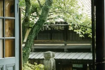쯔마고와 마고메 사이의 산책로에 있는 찻집 중 한 곳에서 휴식을 취하십시오