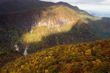 Pemandangan dari arah lainnya, berlawanan arah dari danau