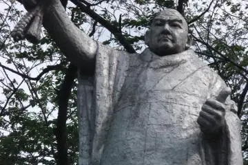 <p>Statue of Saint Nichiren</p>
