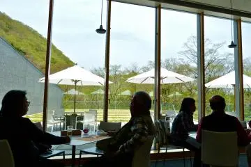 <p>The restaurant in the museum gives you a chance to take a comfortable rest after bathing in this wonderful shower of art</p>