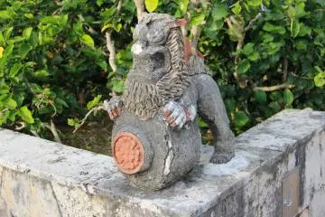 Walls are another popular location for shisa dogs especially at corners and entryways
