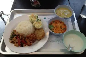 <p>ชุดอาหารกลางวันพะคุชิ แค่ 950 เยน</p>