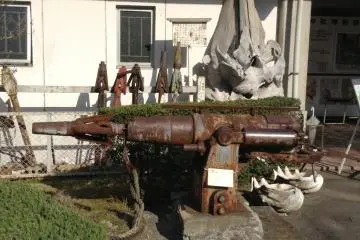 An ancient harpoon and massive whale skull mark the entrance to the museum. Inside you can find shrine treasures and historical links to sea salt gathering and fishing.