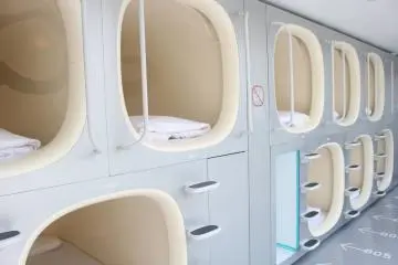 The inside of a capsule hotel (Photo: Japan Travel)
