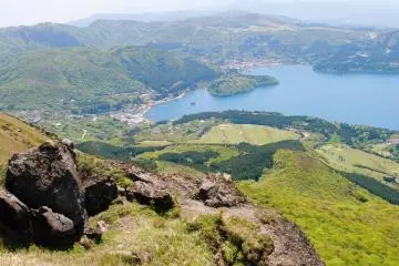 Le lac Ashi vu d'en haut