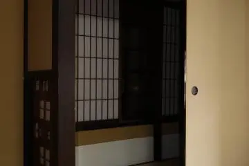 A hole in the amado (storm shutter). what is its purpose?