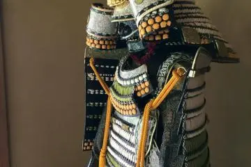 An emptying suit of armor in the tokonoma
