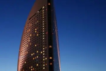 The Intercontinental Yokohama Grand on a stunning spring evening (Photo: RS Reynolds)