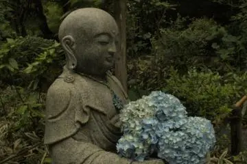 A bouquet of blues from a god