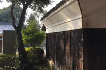 Architectural craftwork of another age in Konko-cho