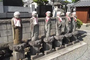 Estas estatuas te darán la bienvenida