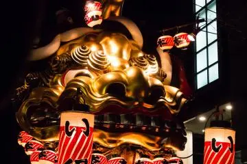 Float number 8, The Golden Lion