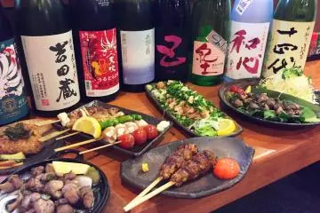 닭고기가 일본 요리의 연대기까지 들어오기 훨씬 전부터 아이가모오리는 맛과 따뜻함이 풍부하기로 유명했으며, 쌀 수확 후 겨울 요리로 기념되었다