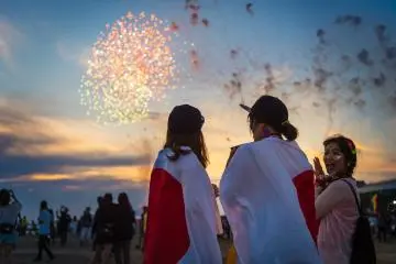 Sunset fireworks at circuit GROUNDS (Photo: Insomniac - JAKE WEST PHOTO)