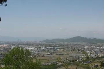Mt. Kinka off to the right, two skyscrapers in downtown Gifu City off to the left, and the mountain range of Shiga Prefecture in the distance.