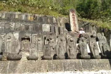 Dozens of Buddhas eagerly await visitors along a side path next to the top temple.