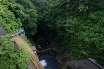 Looking down from Nakanojo Dam