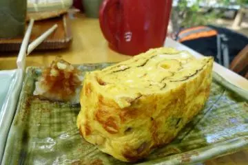 Tamago-yaki (Japanese omelet) is one of the specialties in Ohira-san