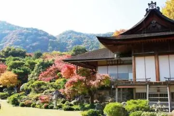 Another view of Okochi Sanso with mountain backdrop. (Photo: Erik O'Brien)