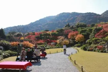 Enjoy the view of the Okoci Sanso, garden & mountains all at once with these strategically placed benches. (Photo: Erik O'Brien)