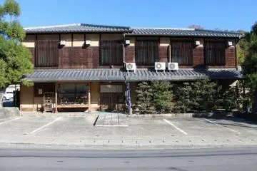 <p>L&rsquo;entr&eacute;e du ryokan Yamazaki</p>