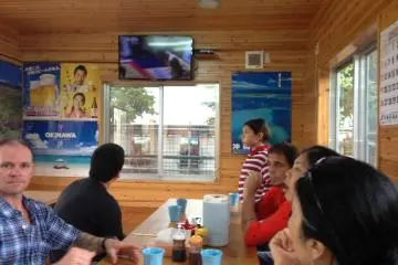 <p>Enjoy watching a Basketball Japan League game while waiting for your meal to arrive, or watch the animals just outside the dining room</p>