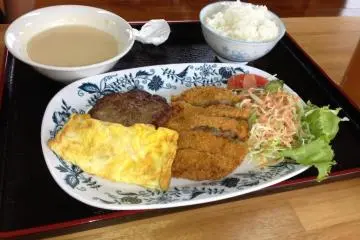 <p>The prices are unvelievably low. This "Ranch Lunch" is 500 yen</p>